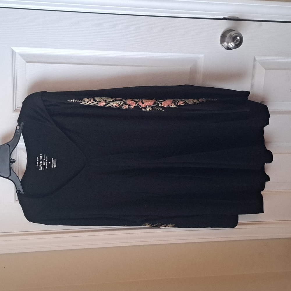 Torrid Super Soft hooded long sleeve Tee with floral sleeves 4x